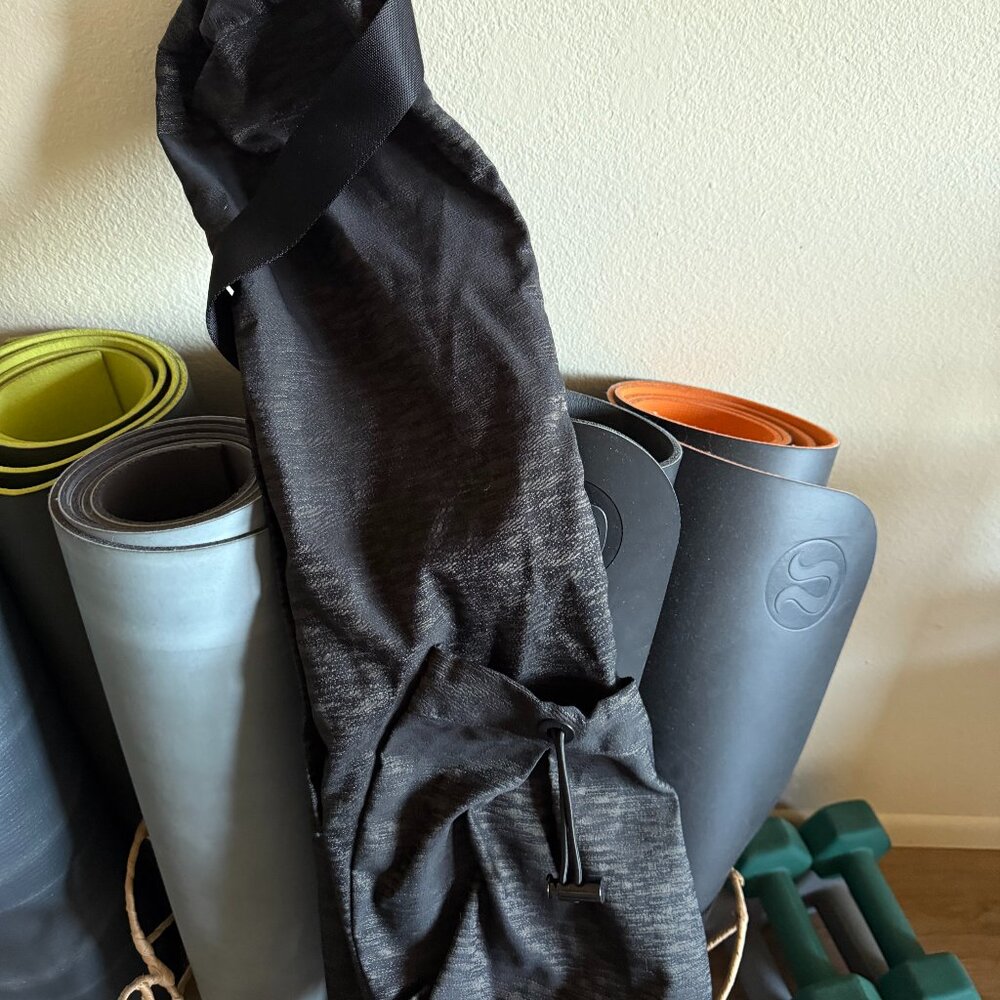 lululemon yoga mat bag